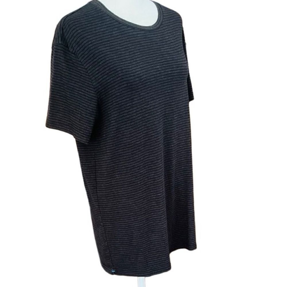 Columbia gray/black stripe crew neck tee, cotton, polyester, spandex blend sz M - Picture 5 of 6